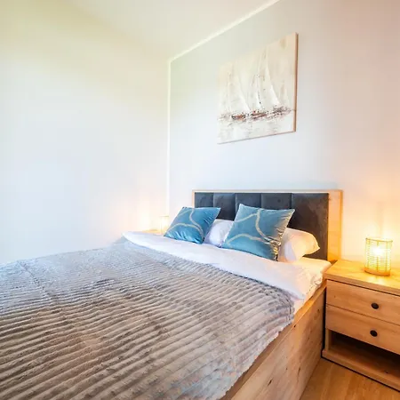 P R A T U M 33 * Mikołajki